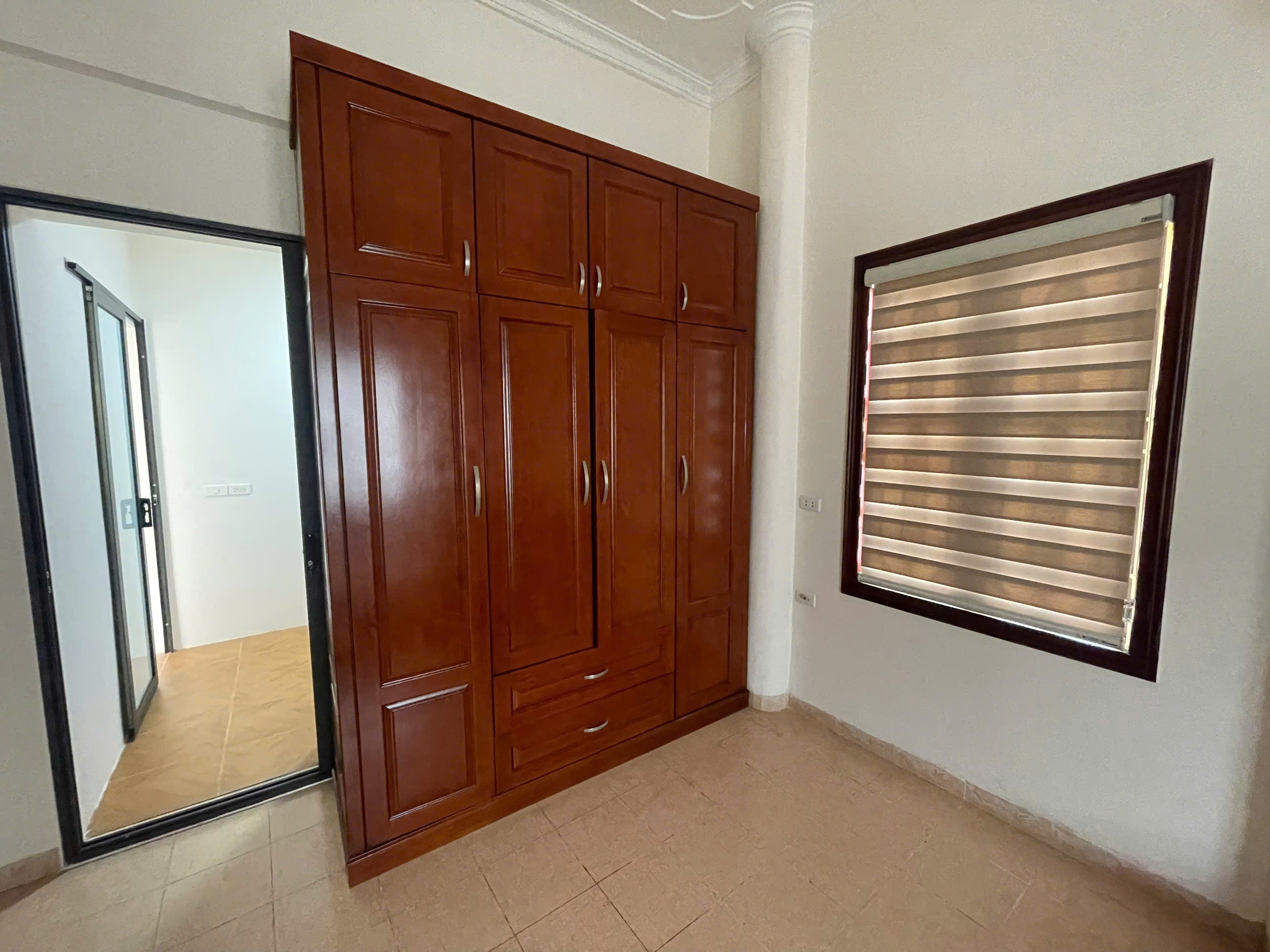 Cho thuê căn hộ Tập thể ngõ 60 Nguyễn Chí Thanh 62m2, 2 ngủ, Full đồ, ở hộ gia đình - Ảnh chính